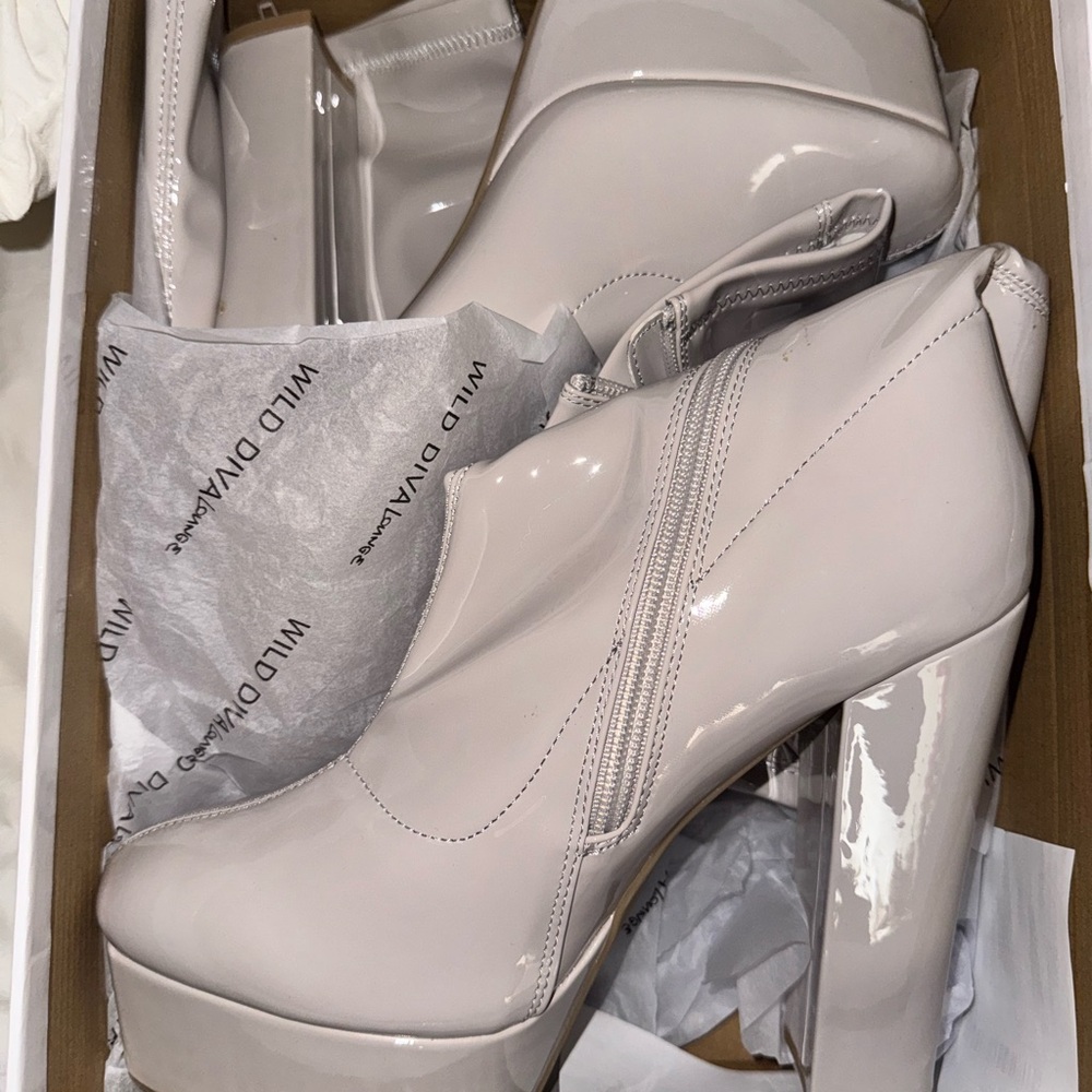 Wild Diva Women's Cream Platform Heels